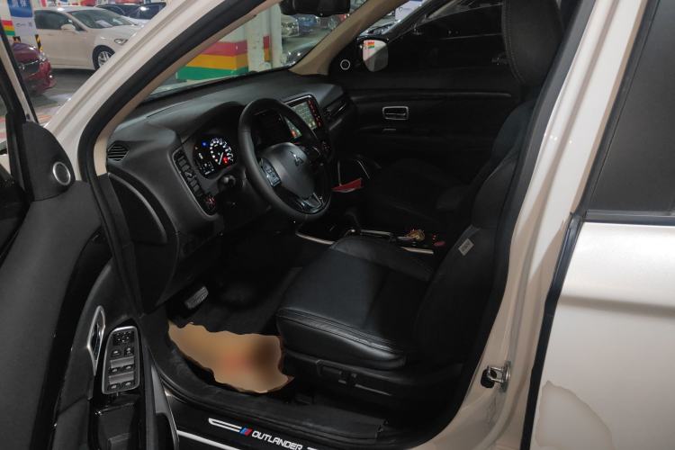 Used Mitsubishi Outlander 2019 2.0L Two-Wheel Drive Comfort Edition 5 Seats China VI Standard Left Front Seat