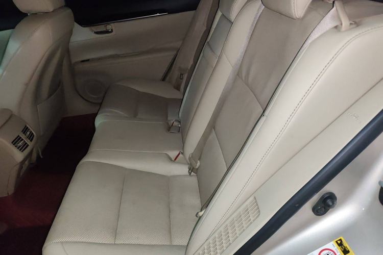 Used Lexus ES 2014 300h Elite Edition Left Rear Seat