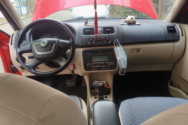 Used Skoda Fabia 2012 1.6L Scout Center Console