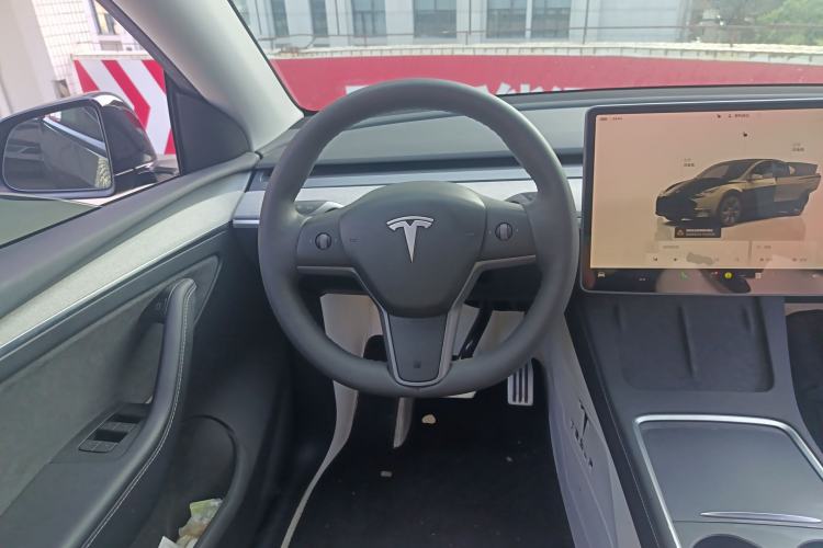 Used Tesla Model Y 2023 Long-Range All-Wheel-Drive Version