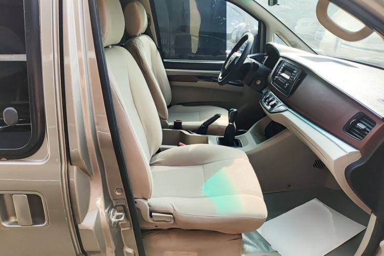 Used FORTHING Lingzhi 2018 M5 1.6L 7-Seater Comfort Model Right Front Seat