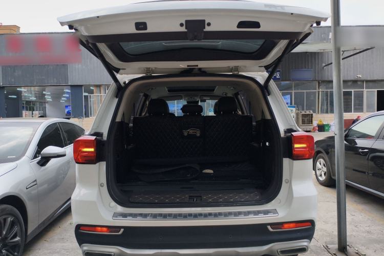 Used Roewe RX8 2018 30T Smart Connectivity All-Wheel Drive Supreme Edition Trunk