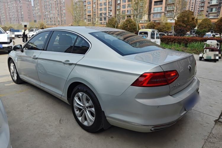 Used Volkswagen Magotan 2017 330TSI DSG Luxury Model Rear Left 45 Deg