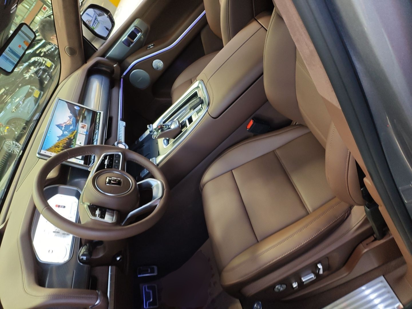 Переднее сиденье в автомобиле