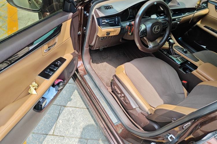 Used Lexus ES 2015 300h Comfort Edition
