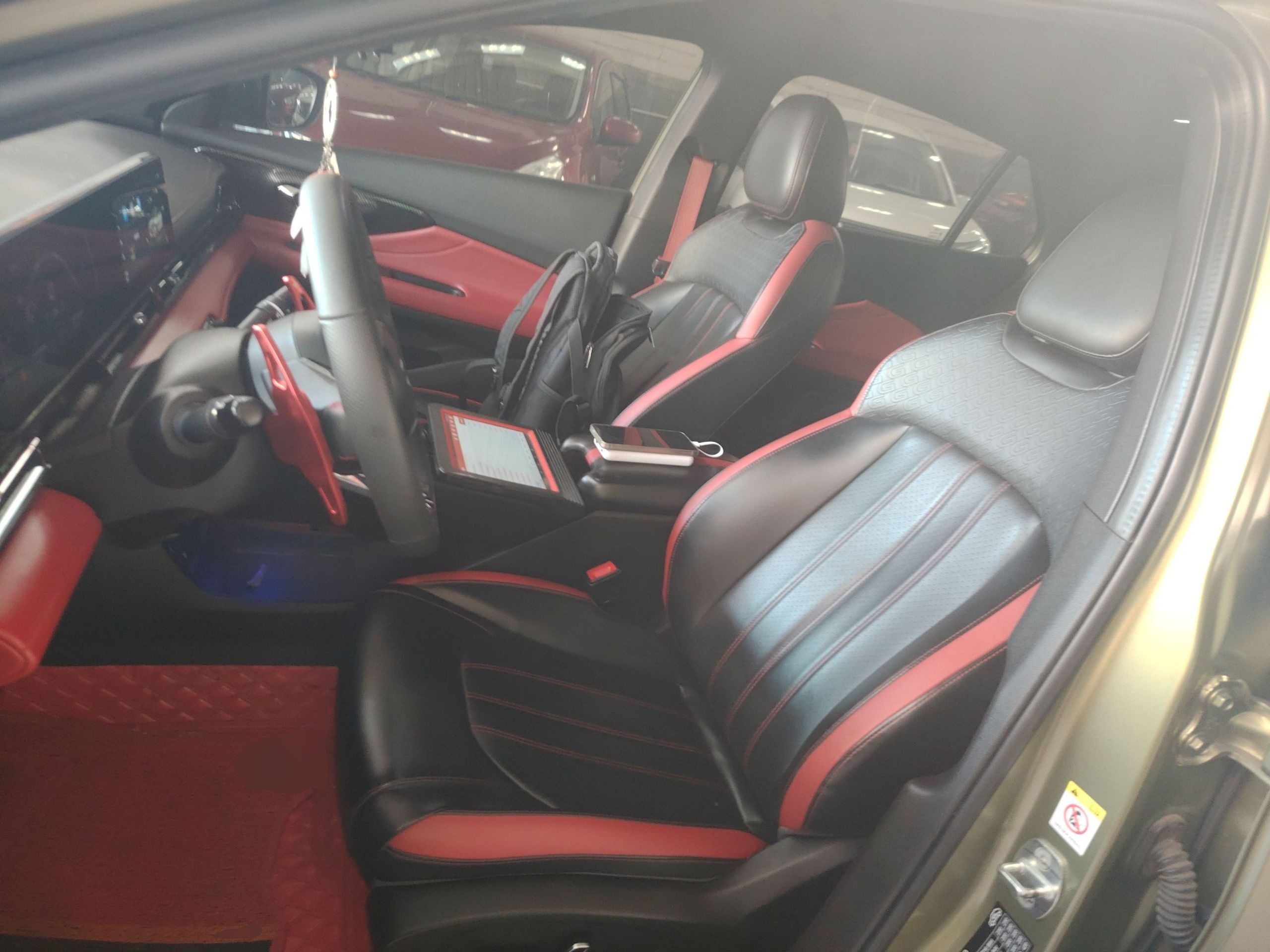 Переднее сиденье в автомобиле