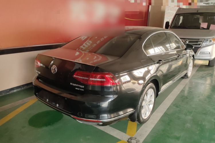 Used Volkswagen Magotan 2017 330TSI DSG Luxury Model Rear Right 45 Deg