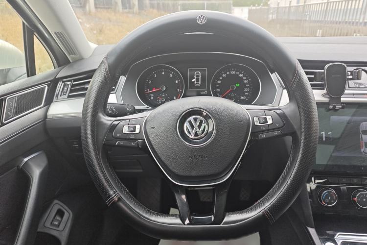 Used Volkswagen Magotan 2017 330TSI DSG Leading Model
