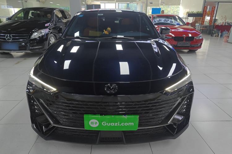 Used CHANGAN UNI-V 2022 1.5T Prestige Version Front