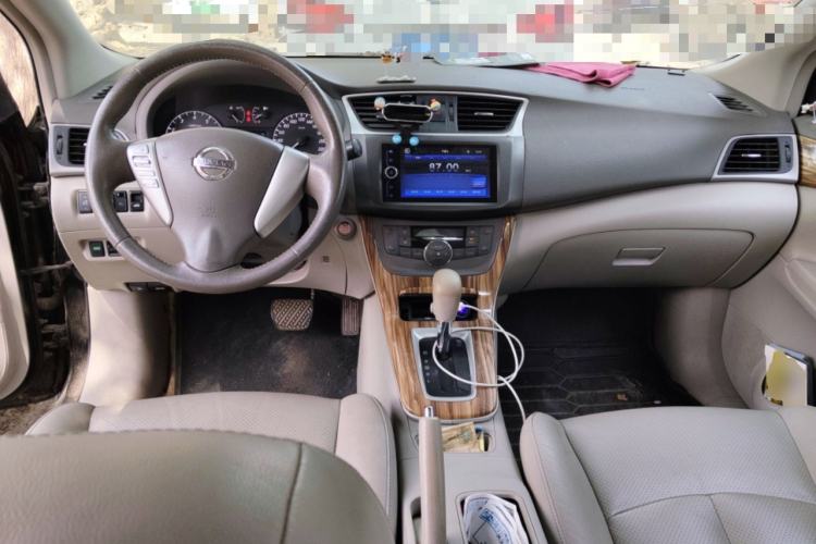 Used Nissan Sylphy 2014 1.6XV CVT Deluxe Edition Center Console