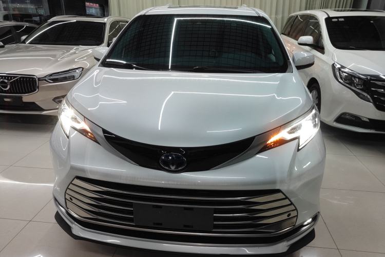 Used Toyota SIENNA 2023 2.5L Hybrid Luxury Edition Front