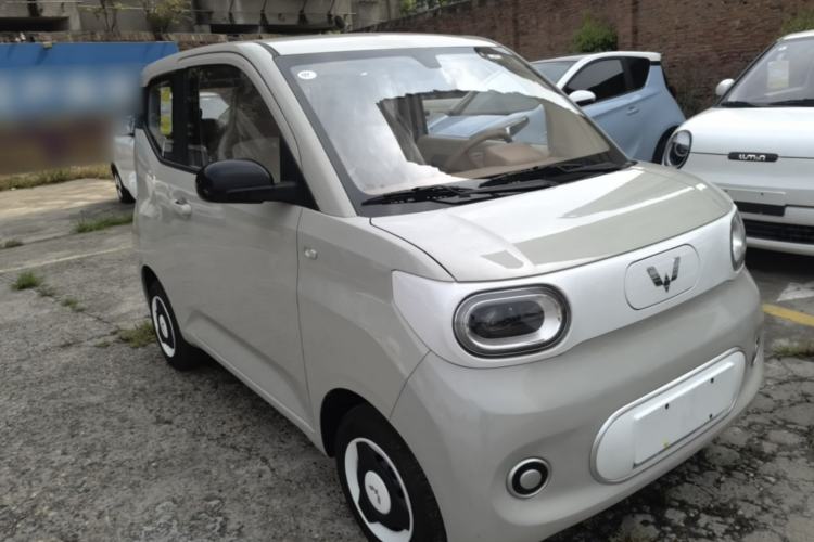Used Wuling Hongguang MINIEV 2024 3rd Generation 215km Youth Edition Front Right 45 Deg