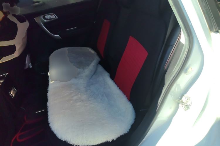 Used Haval H6 2014 Upgraded Model 1.5T Manual Two-Wheel Drive Elite Version Left Rear Seat