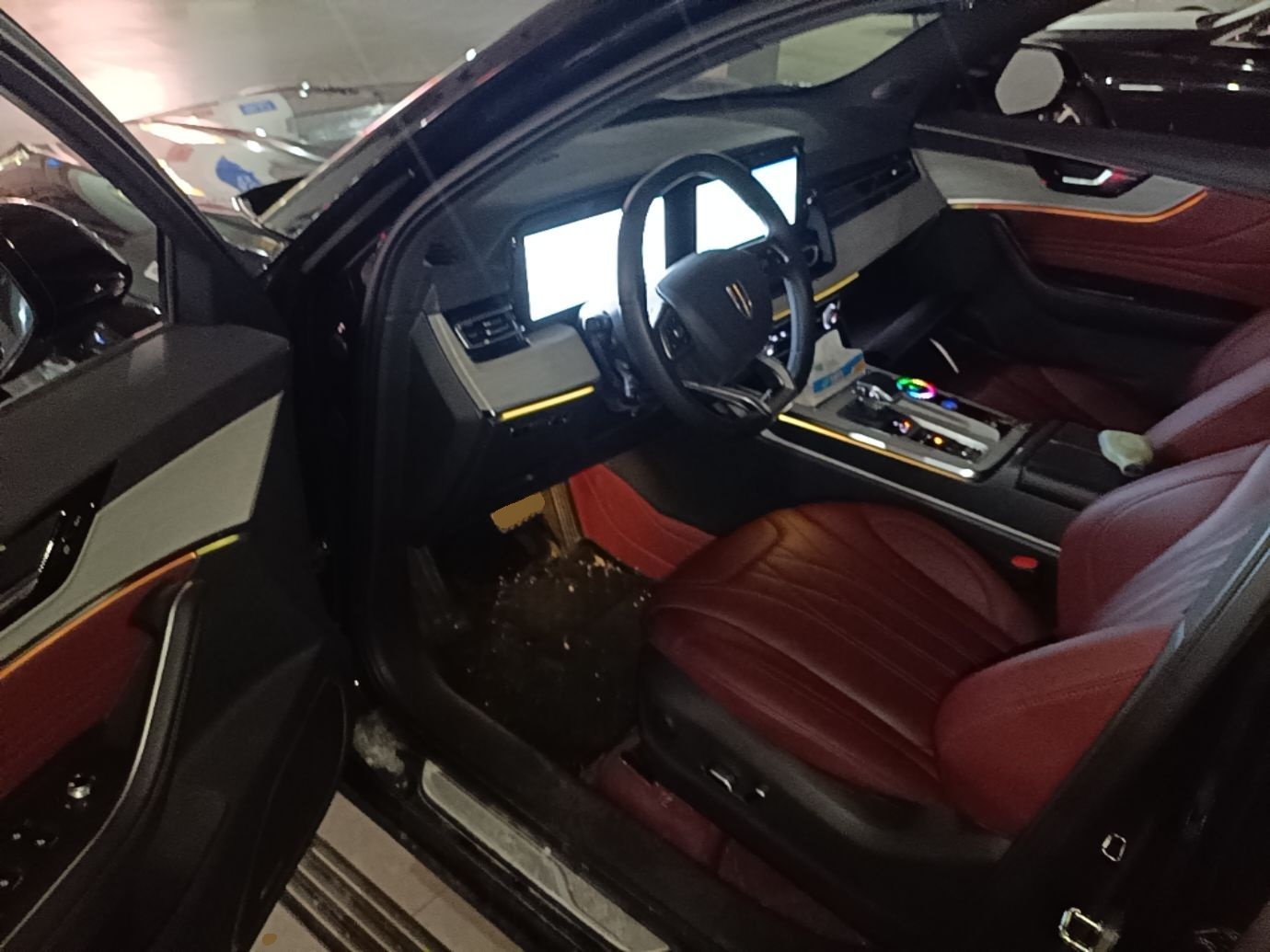 Hongqi HS5 2025 2.0T Two-Wheel-Drive Xuan Ying Edition — снимка 18