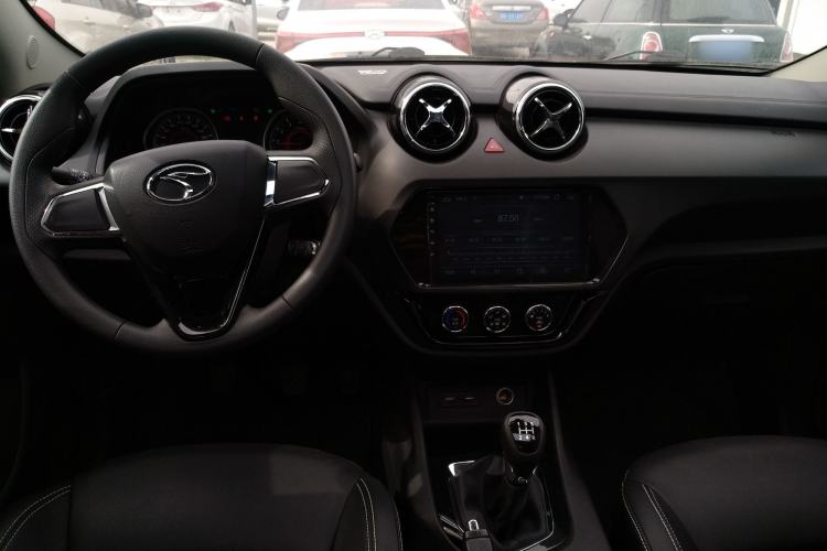 Used Soueast DX3 2022 1.5L Manual Luxury Version Center Console