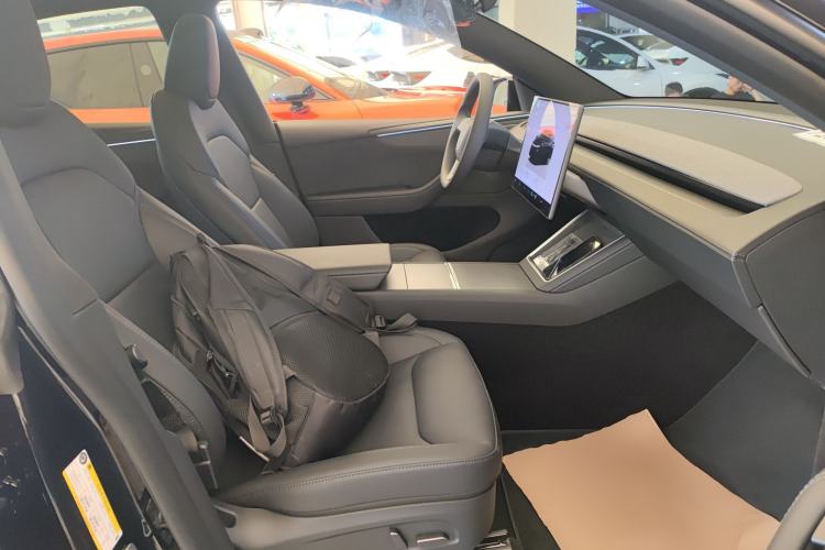 Used Tesla Model Y 2026 Long-Range All-Wheel-Drive Model
