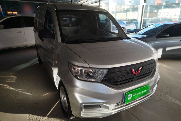 Used Wuling Hongguang V 2022 1.5L Jingqu Edition Enclosed-Window Vehicle with Electric Power Steering LAR