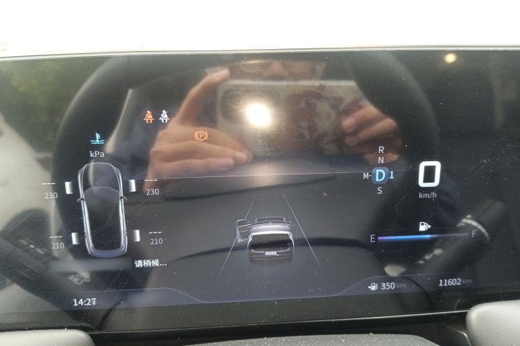 Used Venucia V 2022 260T Custom Edition · Idol
