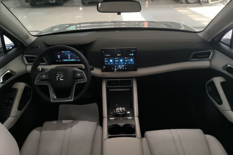 Used BYD Yuan UP 2024 401 km Active Version Center Console