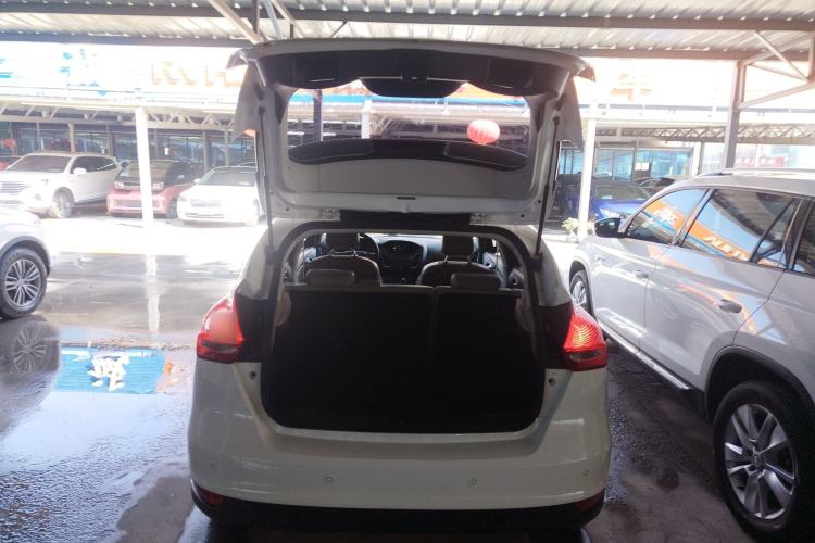 Used Ford Focus 2015 Hatchback 1.6L Automatic Fashion Edition Trunk