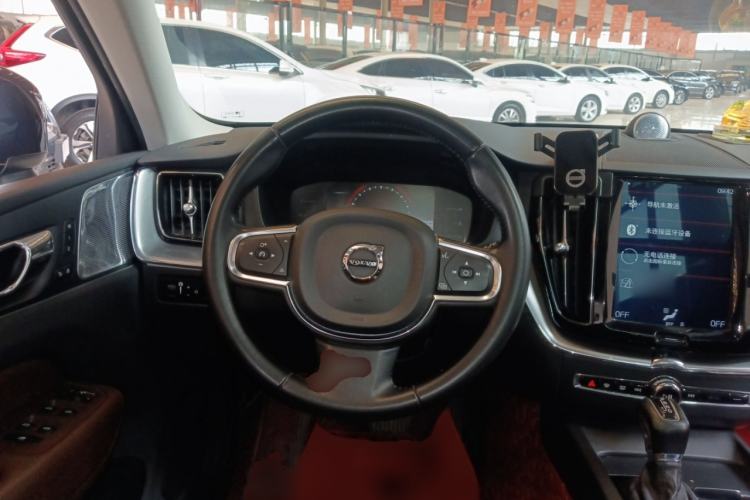 Used Volvo XC60 2019 T5 4x4 Smart Edition China VI Standard Steering Wheel