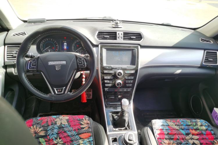 Used Haval H2 2017 Red-Label 1.5T Manual Two-Wheel Drive Luxury Model Center Console