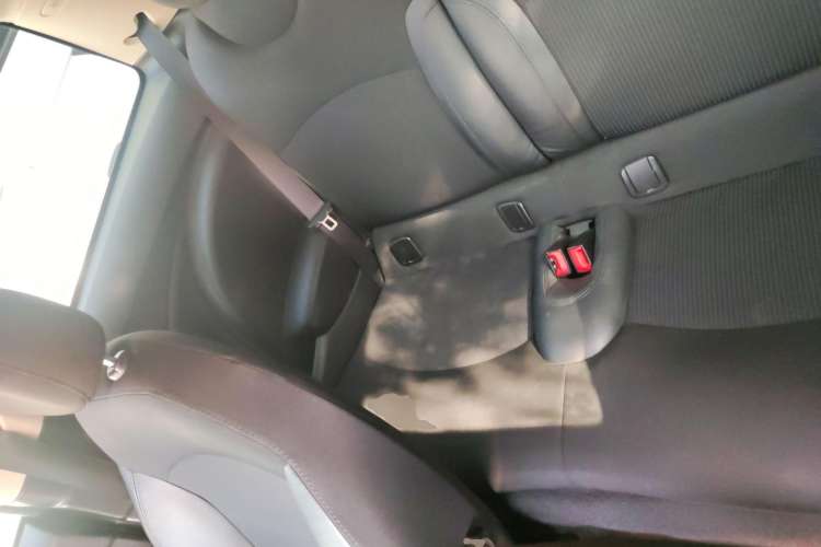 Used MINI MINI 2011 1.6L COOPER Fun