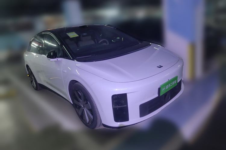 Used Li Auto i6 2025 Model Four-Wheel-Drive Standard Type
