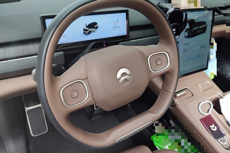 Used Nio ES8 2024 75 kWh Steering Wheel