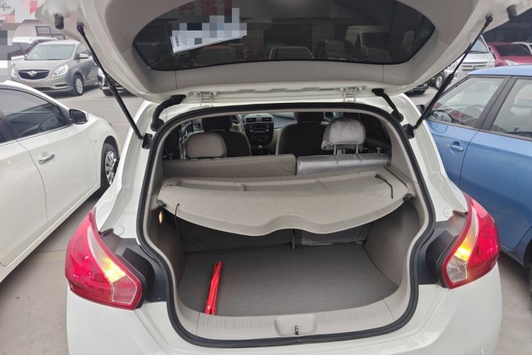 Used Nissan Tiida 2011 1.6L Manual Comfort Edition
