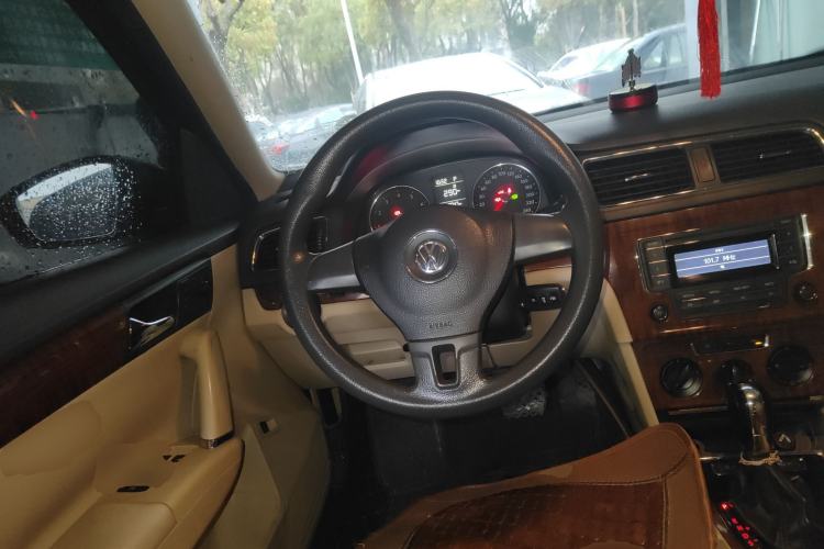 Used Volkswagen Lavida 2013 Restyled Classic 1.6L Automatic Comfort Edition Steering Wheel