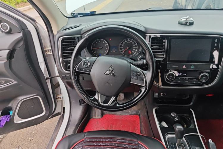 Used Mitsubishi Outlander 2018 2.0L Two-Wheel Drive Glory Edition 5 Seats