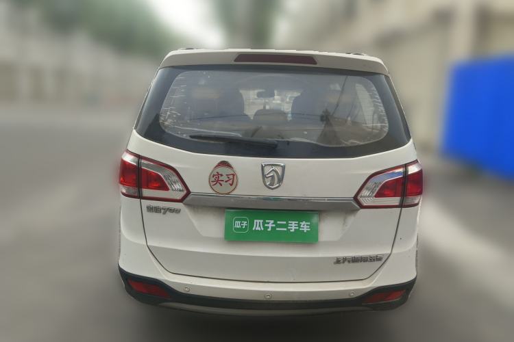 Used Baojun 730 2014 1.5L manual Comfort version 7 seats Rear