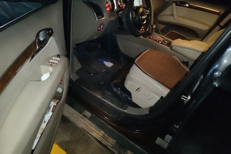 Used Audi Q7  Driver Seat