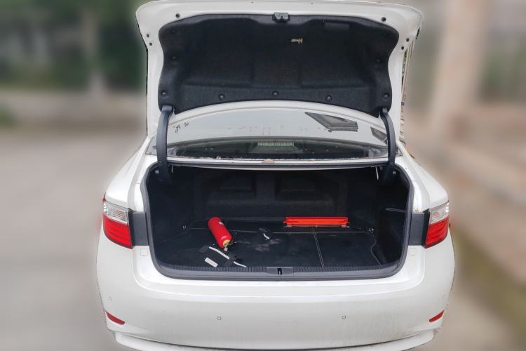 Used Lexus ES 2013 300h Elite Edition Trunk