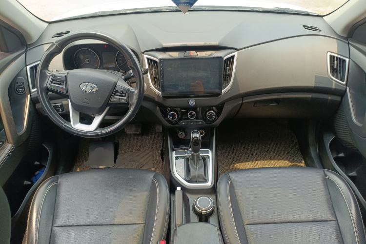 Used Hyundai ix25 2017 1.6L Automatic Smart Version Center Console