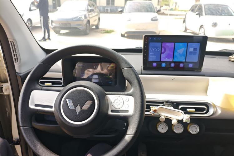 Used Wuling Hongguang MINIEV 2024 3rd Generation 215km Youth Edition Center Console