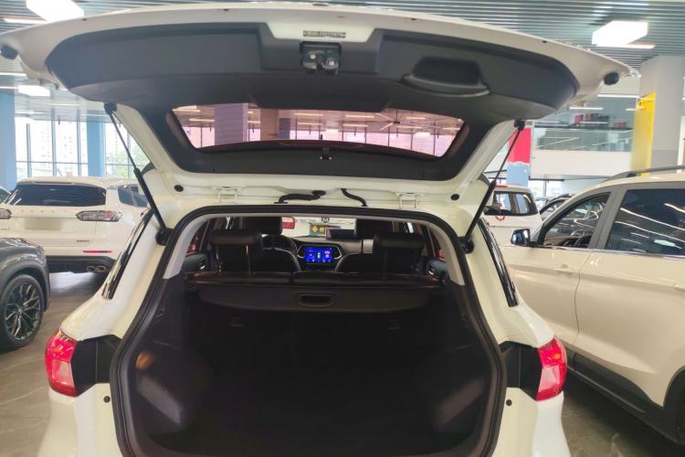 Used GAC Trumpchi GS4 2017 200T Manual Two-Wheel Drive Elite Edition Trunk