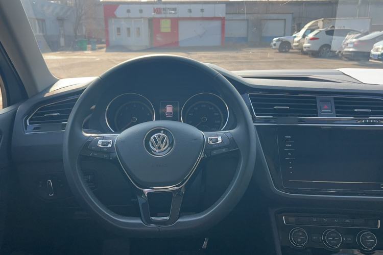 Used Volkswagen Tiguan L 2019 Updated Version 330TSI Automatic Two-Wheel Drive Panoramic Comfort Edition China VI Standard