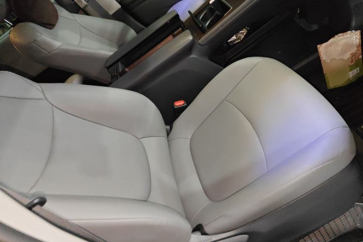 Used Toyota Granvia 2024 2.5L Hybrid Comfort Edition
