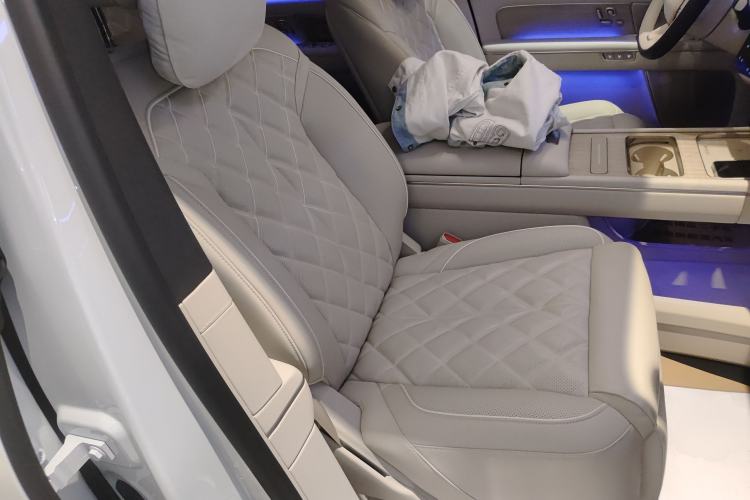 Used Nio ES8 2026 Model 6-seat Executive Luxury Edition Right Front Seat