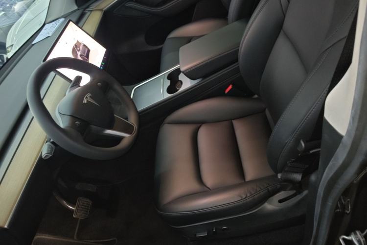Used Tesla Model Y 2022 Rear-Wheel-Drive Version
