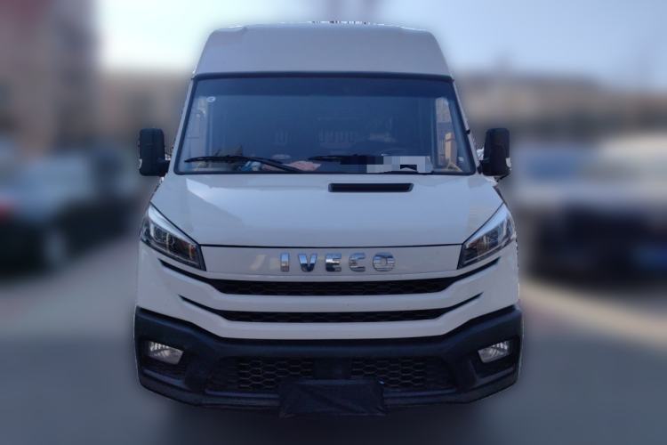 Used Iveco Daily 2025 2.5T V37 Van Transporter Green Lane Enhanced Version Mid-Chassis Mid-Roof Dual Tires
