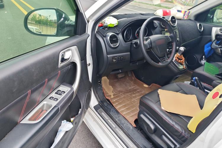 Used Haval H6 2013 Upgraded Model 2.4L Automatic Two-Wheel Drive Elite Version Driver Seat