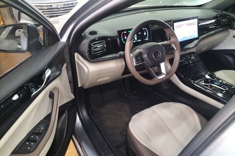 Used BYD Qin PLUS 2024 HONOR Edition DM-i 55KM Leading Model
