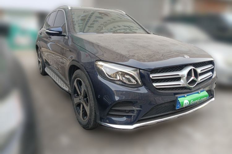 Used Mercedes-Benz GLC 2018 GLC 260 4MATIC Luxury Model Front Right 45 Deg