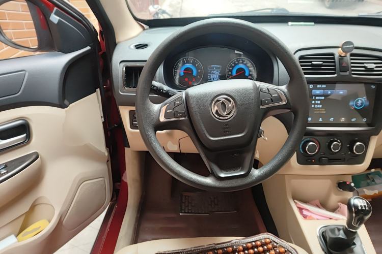 Used Dongfeng Fengon 360 2015 1.5L Manual Comfort II 7-Seater Steering Wheel