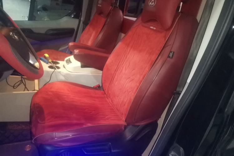 Used SAIC MAXUS Xintu V90 2022 2.0T Automatic Zhiyun King Rear-Drive Extended Wheelbase High-Roof Design with Single Rear Tire—6/7 Seater