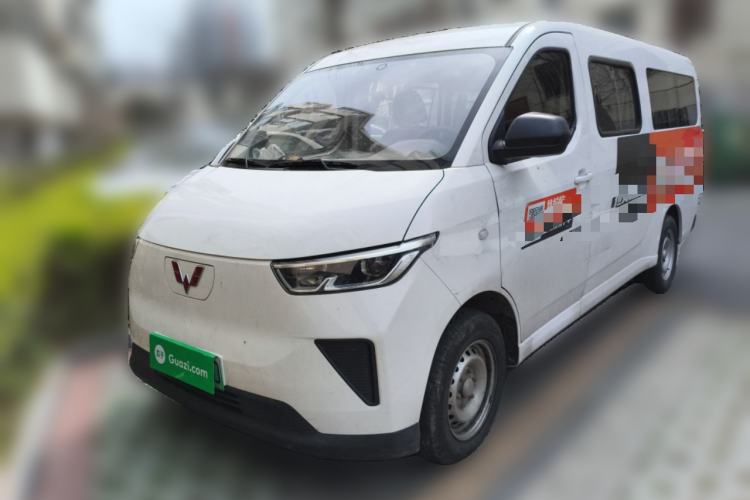 Used Wuling Yangguang 2024 300KM Comfort Version Passenger Van 75kW