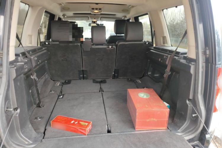 Used Land Rover Discovery 2010 3.0 TDV6 HSE Diesel Edition Trunk